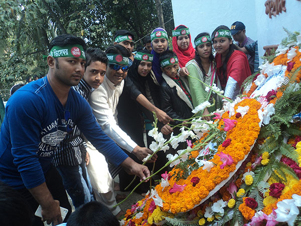 Laying flower at Chittagong Shahid Minner