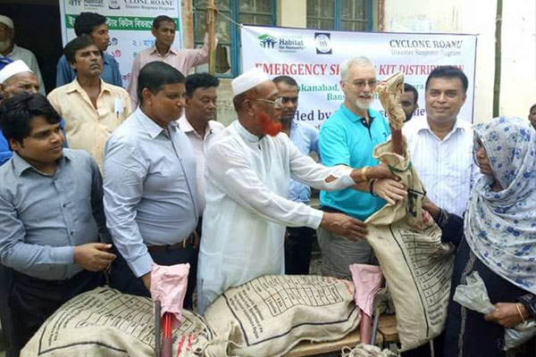 Cyclone ROANU affected families receiving ESK