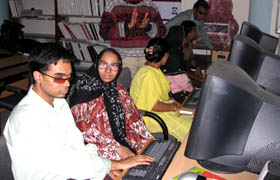 Visually impaired students in Dhaka University receive ICT training