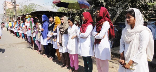 Human chain at Sitakund