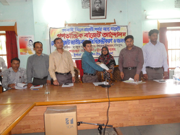 Ms. Alea Begum, Member of Union Parishad and Manager of Guliakhali Knowledge Center handover the memorandum