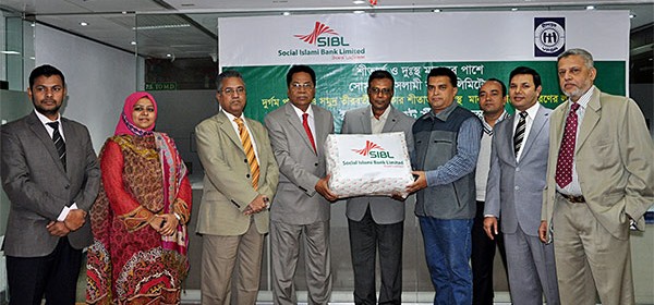 Md. Arifur Rahman, Chief Executive of YPSA received blankets from Major (Retd.) Dr. Md.Rezaul Haque, Chairman of SIBL