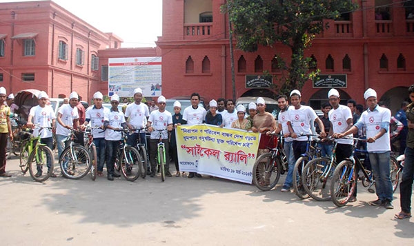 Group photo was taken in front of Chittagong Court Building
