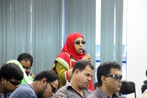 A visually impaired asking a question in the seminar 