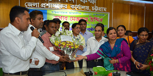 DC receiving flower bouquet from NGO representatives