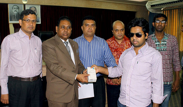 Visually impaired student of University of Chittagong receiving smart phone