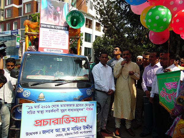 Mayor of Chittagong City Corporation inaugurated the Roadshow campaign on Pictorial Health Warning on packets of tobacco products