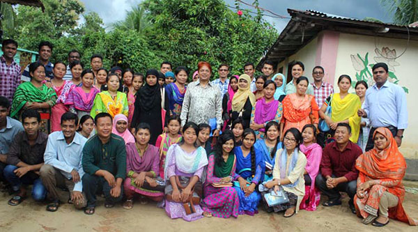 Group photo with community people 