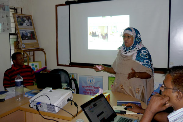 Program Officer facilitated a session on the Program Standards Photo E: Field Facilitators are doing group work