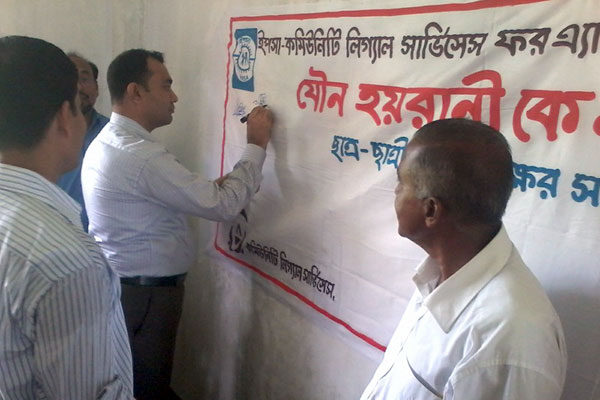 Guardian delegate putting his signature