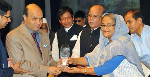 Prime Minister Sheikh Hasina handover the crest to  Vashkar Bhattacharjee