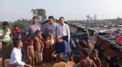 YPSA team talks to the Rohingya children