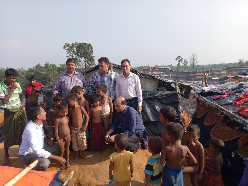 YPSA team talks to the Rohingya children