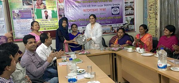 Shamsunnahar Chowdhury Lopa, member of the general council of YPSA handover the prize to a girl