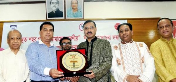 Md. Arifur Rahman, Chief Executive of YPSA receiving plaque from Mayor