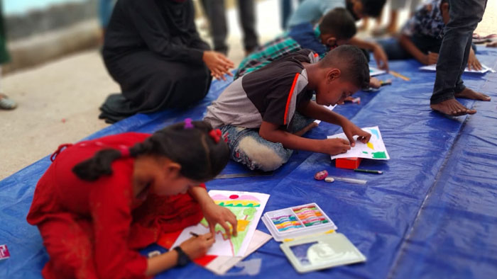 children drawing  