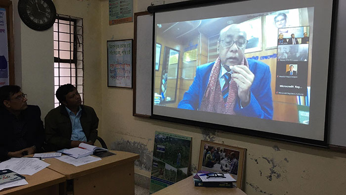 virtual training showing through projector