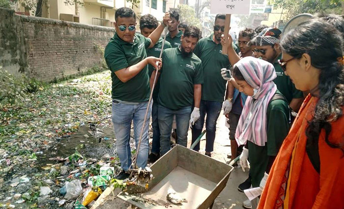 Cleanliness campaign by youth in the canal adjacent to Faridapara Taltal road