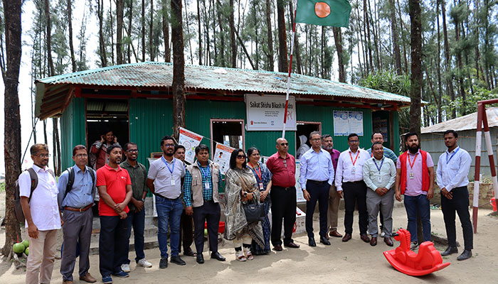 Group photo In front of learning center (Shishu Bikash Kendra)