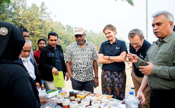 IFAD delegation and YPSA Chief Executive with beneficiaries 