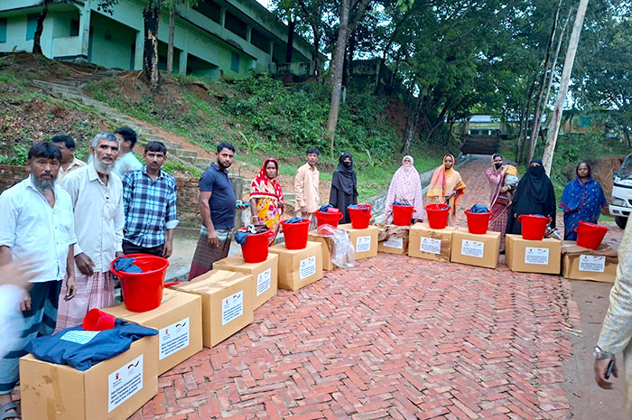 Group photo shows beneficiaries received kits from YPSA