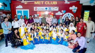 Group photo at he MET Club