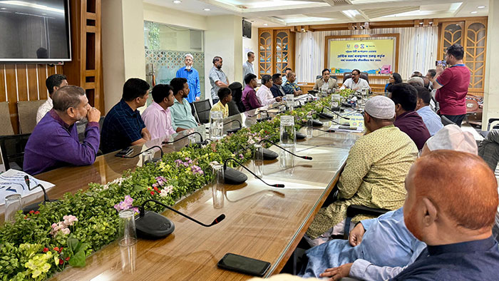 Meeting (Long and wide view)