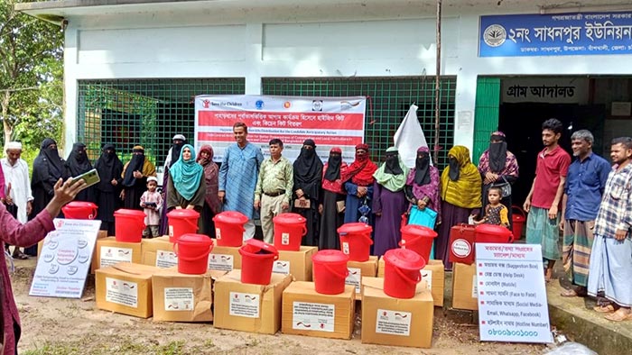 Group photo, Hygiene kits box's and beneficiary