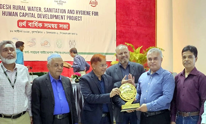 Dr. Arif from YPSA receiving Achieves Excellent Category Award