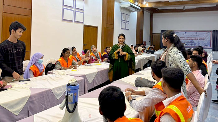 Sanzida taking a session