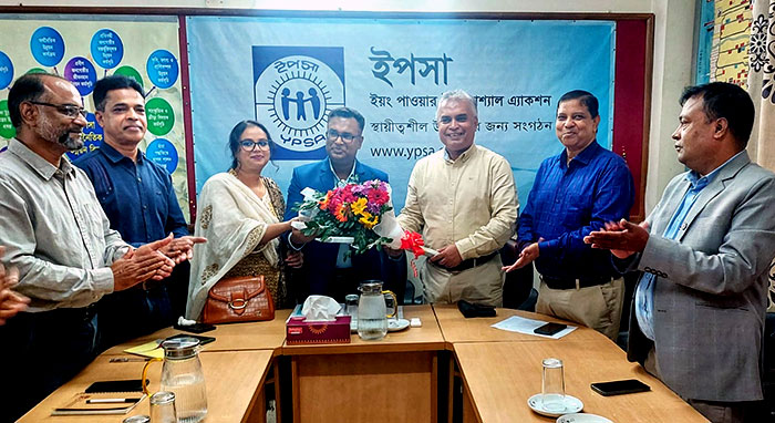 Flower bucket handover.