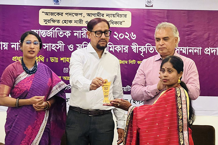 Mayor Shahadat handover award plaque Women’s Role in Disaster Resilience