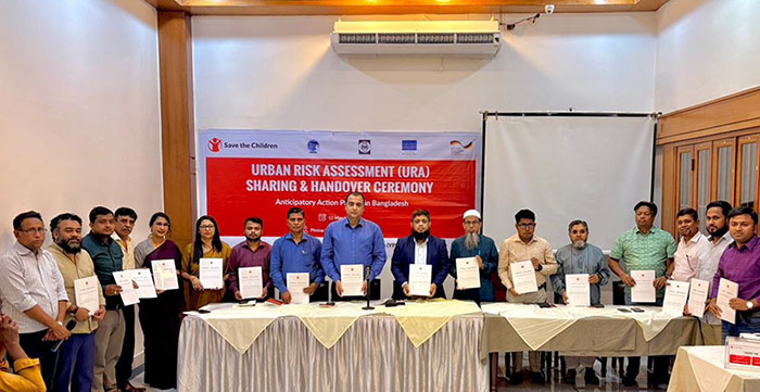 Group photo. People with holding booklet