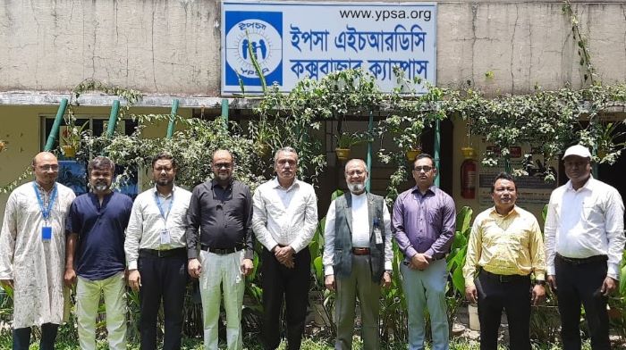 Group photo in front of HRDC