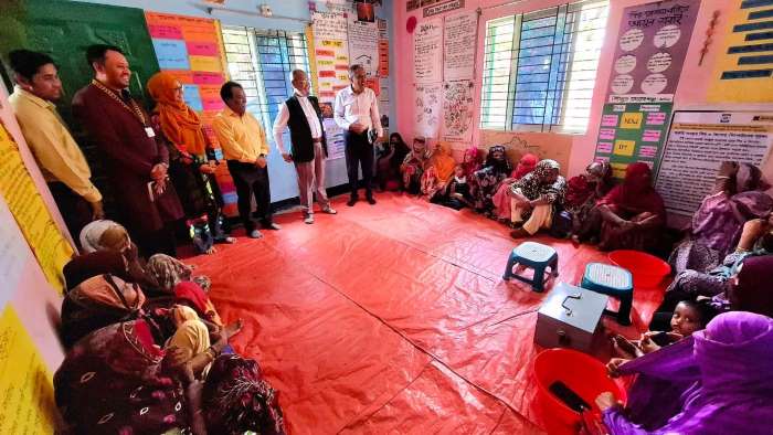 Visiting a session participated by women