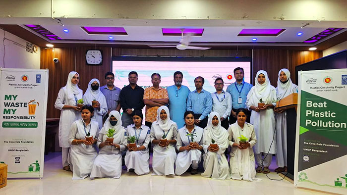 Group photo of girl students with guests