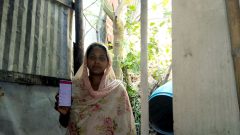 Women showing her smartphone