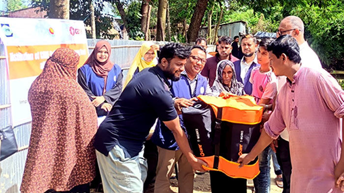 Old women receiving relief kits