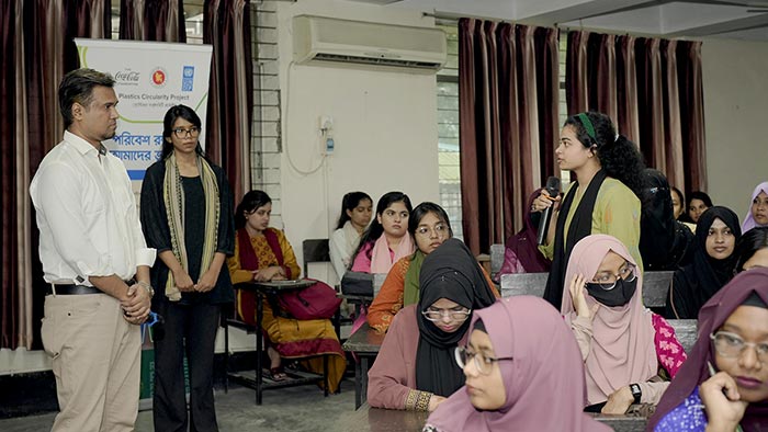 Girls interacting in the training workshop