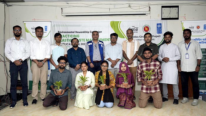 Group photo with tree seedlings student and other guests